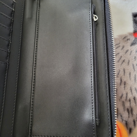 Loungefly Disney wallet - Picture 4 of 10